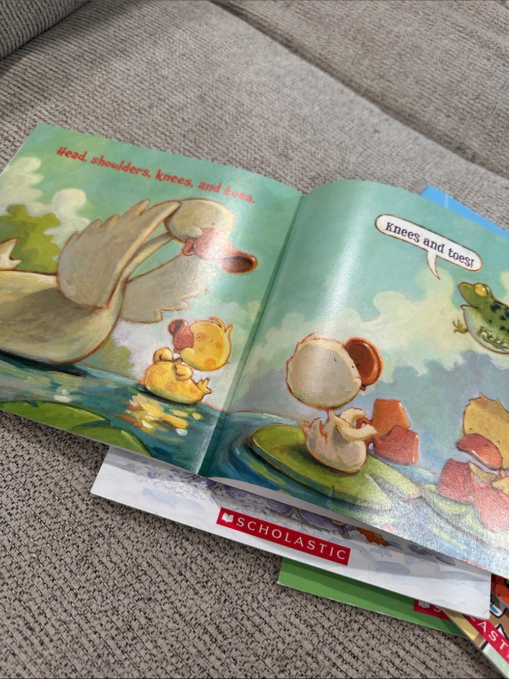 Scholastic 5 Kids Books Set - Picture 12 of 12